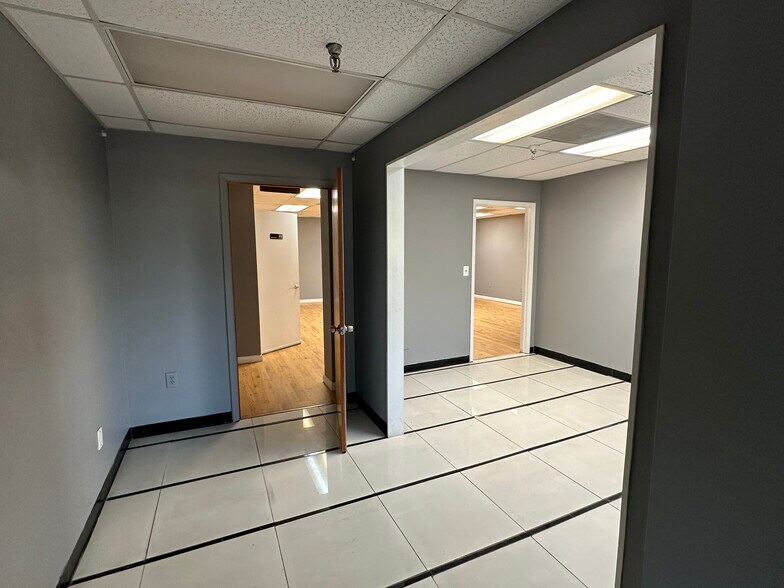 More Photos Of 4986 113th Ave N, Clearwater Manufacturing For Sale