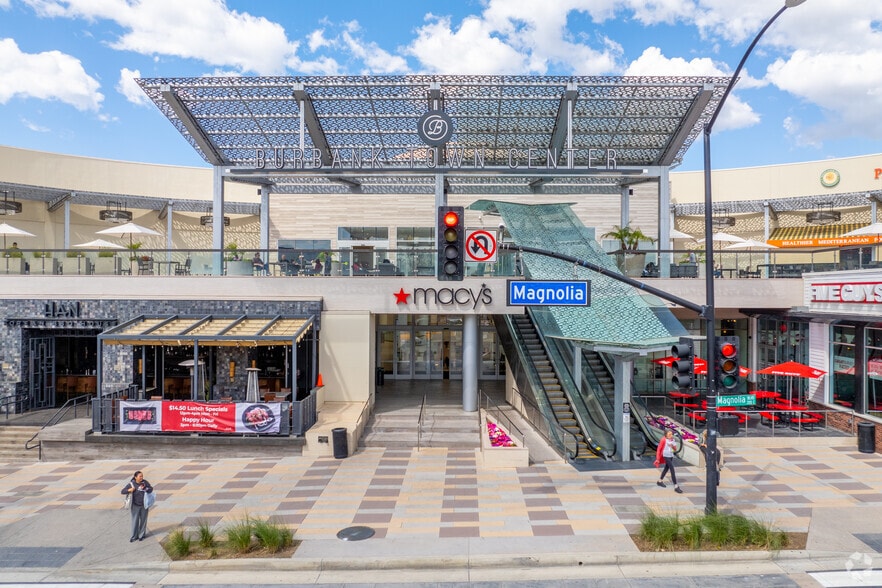 More Photos Of 201 E Magnolia Blvd, Burbank General Retail For Lease