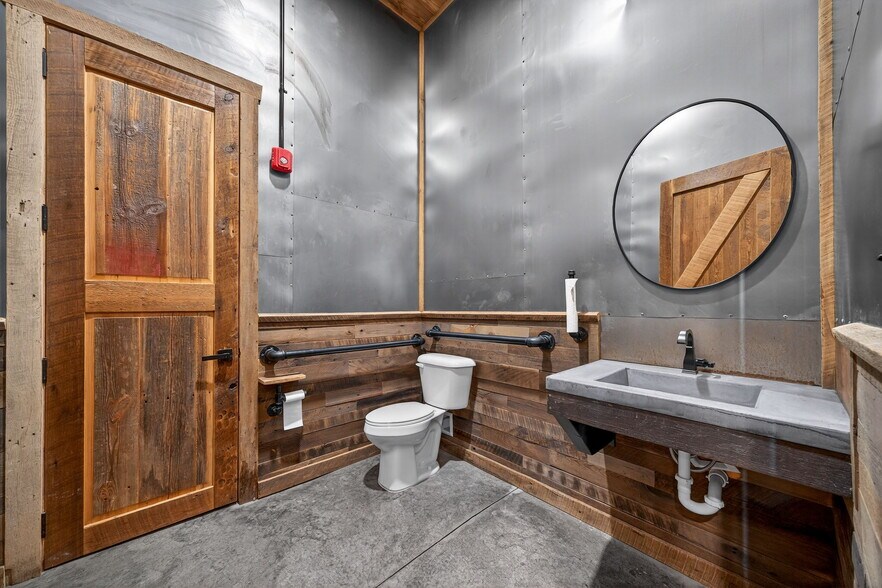 More Photos Of 1834 Outer Hwy 61 hwy, Moscow Mills Flex For Sale