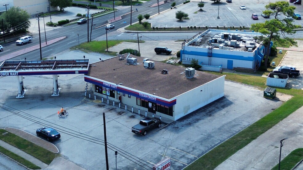 More Photos Of 1601 N Alexander Dr, Baytown Storefront For Lease