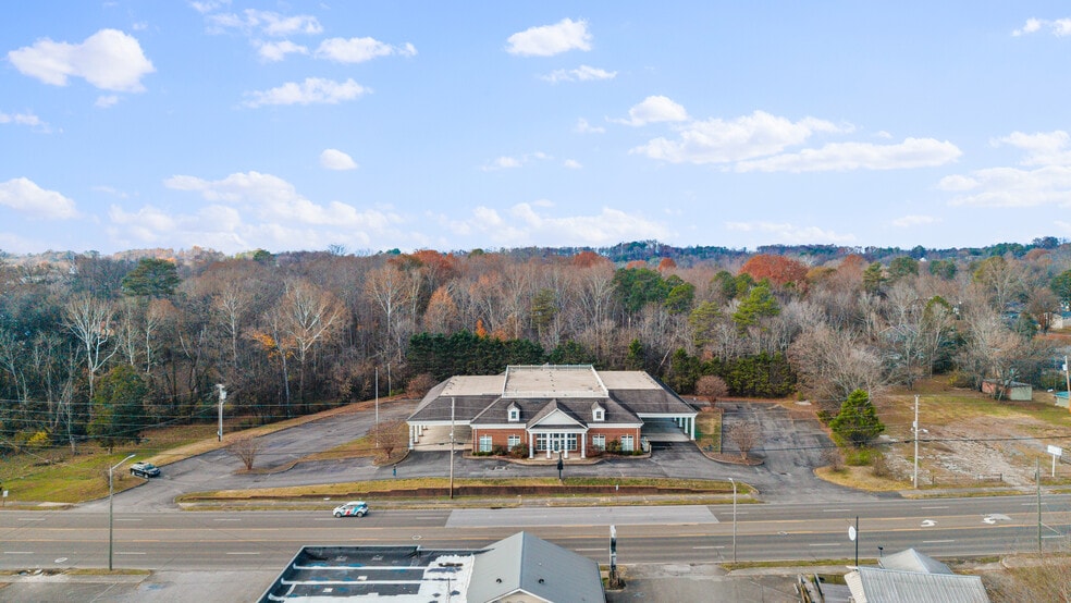 More Photos Of 300 N Tennessee Ave, Etowah Funeral Home For Sale