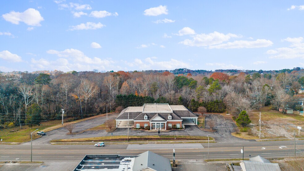 More Photos Of 300 Tennessee Ave, Etowah Funeral Home For Sale