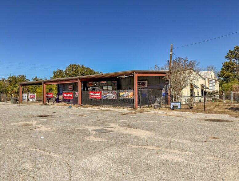 More Photos Of 1204 Dothan Rd, Bainbridge Flex For Lease
