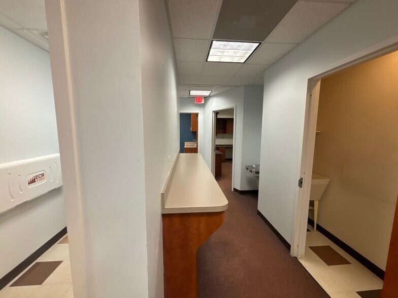 More Photos Of 2521-2537 Cowan Blvd, Fredericksburg Office For Sale