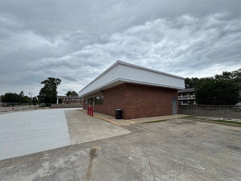 More Photos Of 5450 Monona Dr, Madison Service Station For Sale