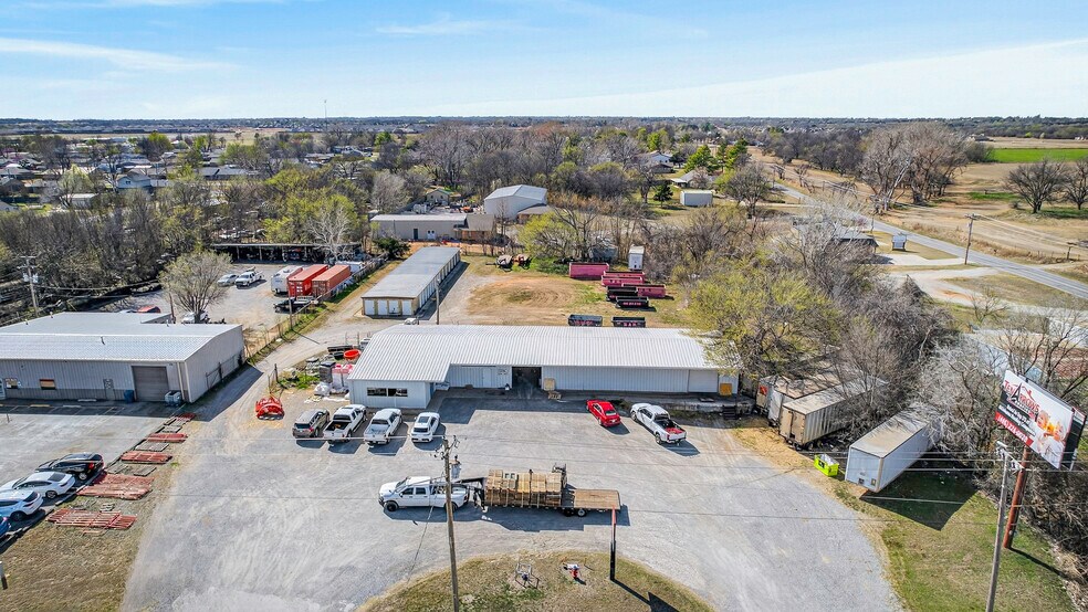 More Photos Of 1505 N Main St, Newcastle Warehouse For Sale