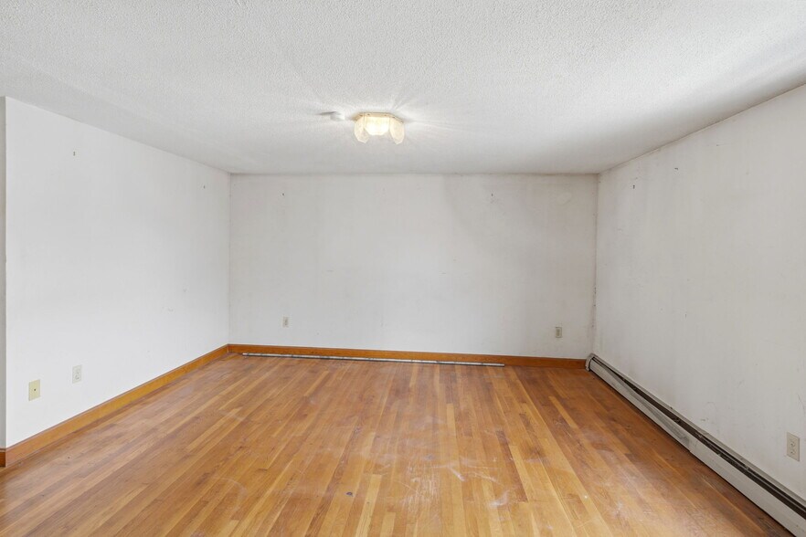 More Photos Of 400 Thames St, Bristol Multifamily For Sale