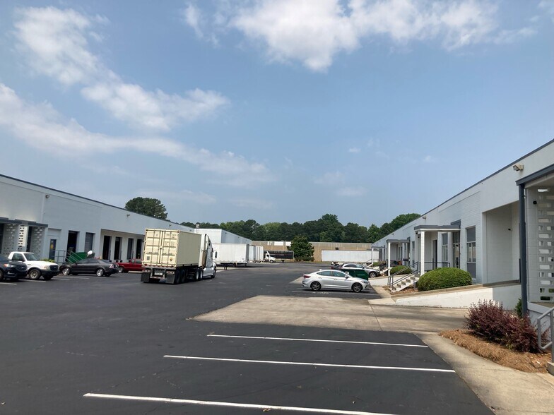 More Photos Of 440-490 Great Southwest Pky SW, Atlanta Warehouse For Lease