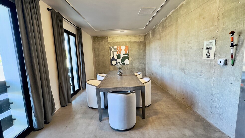 More Photos Of 5628 E Thomas Rd, Phoenix General Retail For Lease