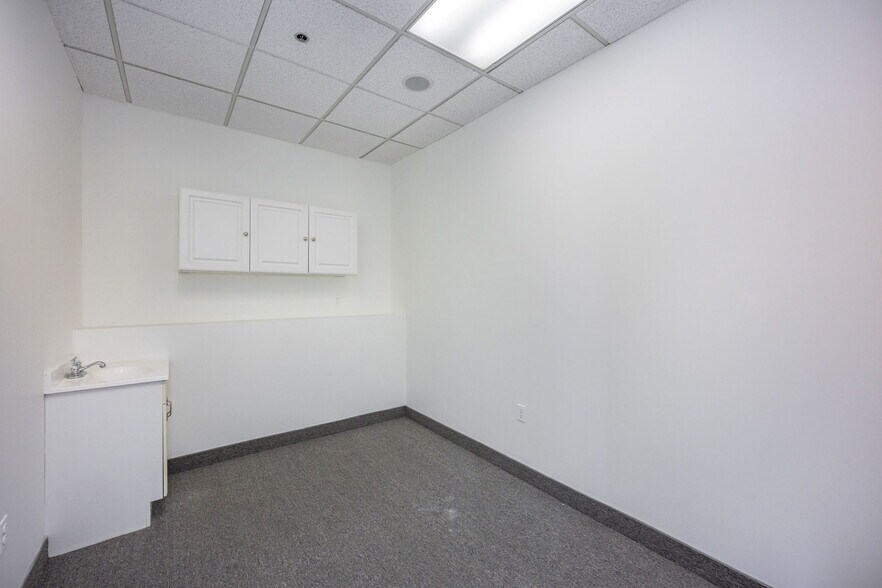 More Photos Of 125 Washington Ave, Dumont Unknown For Lease