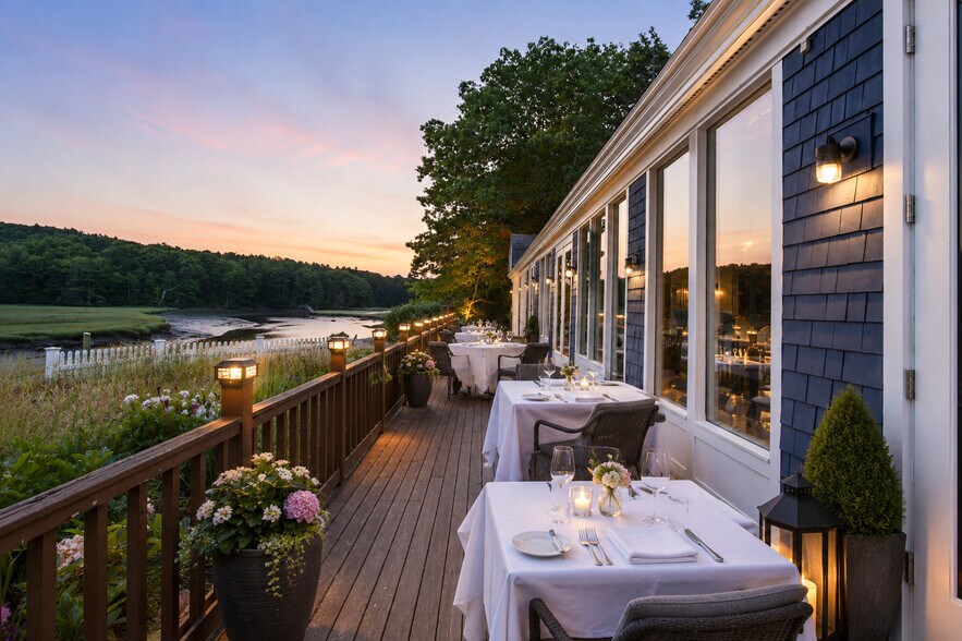 More Photos Of 1335 US ROUTE 1, Yarmouth Restaurant For Sale