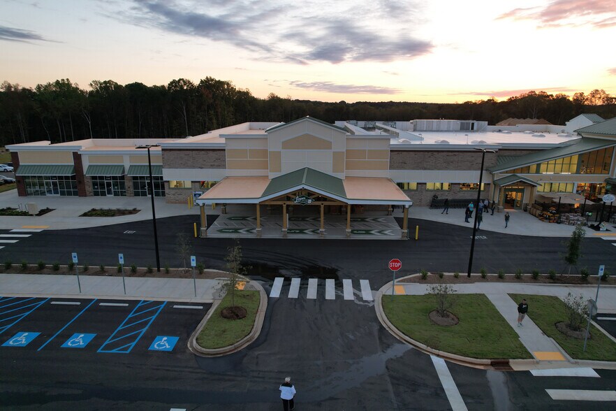 More Photos Of 8918 Charlotte Hwy, Indian Land General Retail For Lease