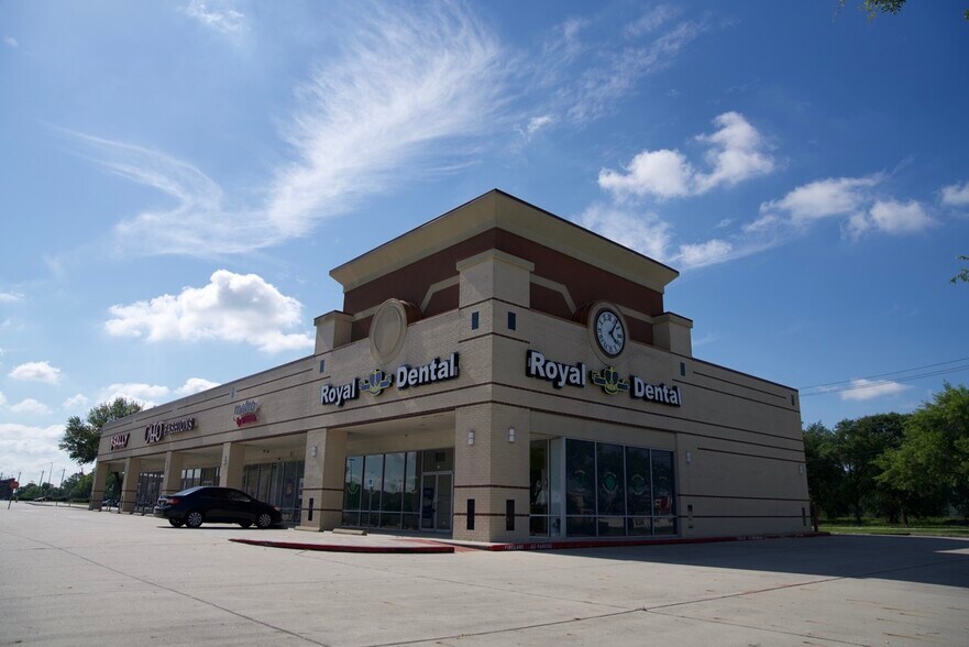 More Photos Of 1921 N Main St, Pearland Unknown For Lease