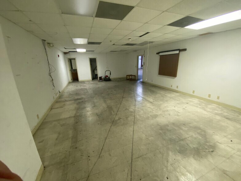 More Photos Of 501 Tradesmen's Park Dr, Hutto Warehouse For Lease