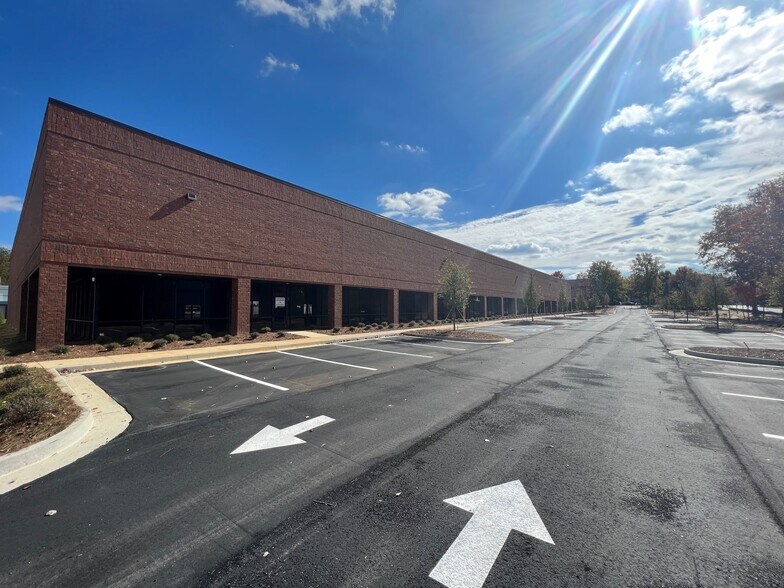 More Photos Of 900 Westlake Pky, Atlanta Warehouse For Lease