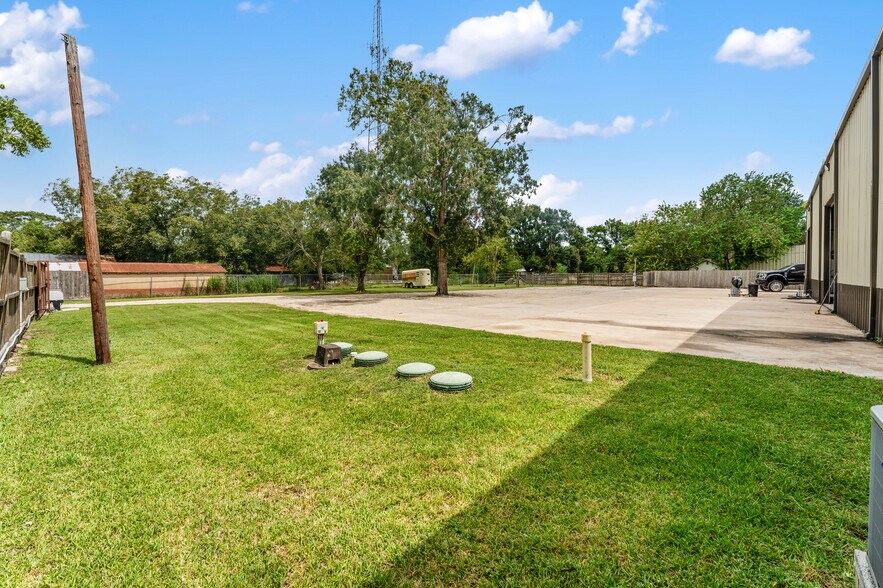 More Photos Of 6927 Highway 36 S, Rosenberg Office For Lease