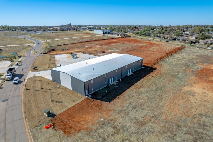 More Photos Of 8101 Silver Xing, Oklahoma City Unknown For Lease