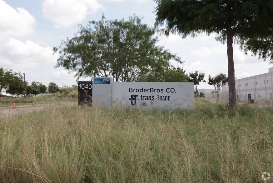 More Photos Of 1040 Trade Ave, Dallas Distribution For Lease