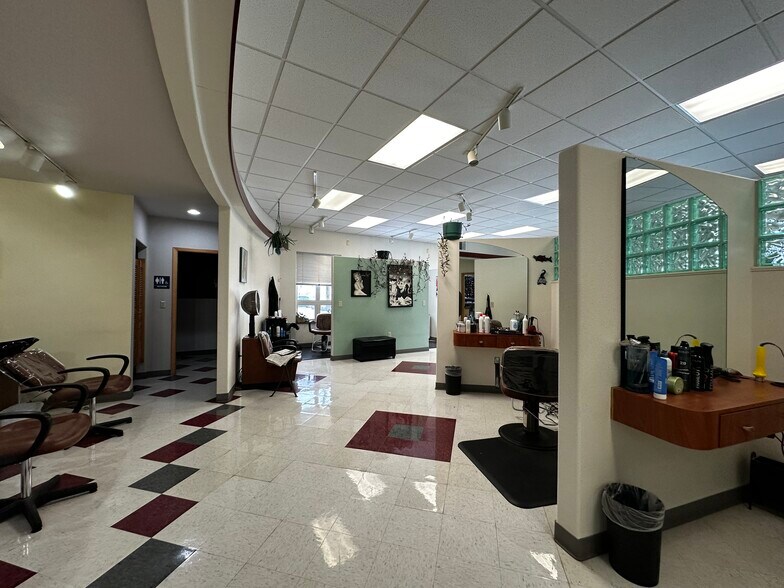 More Photos Of 424 4th St, Fairbanks General Retail For Sale