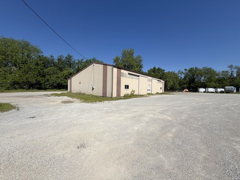 More Photos Of 305 N Mason St, Carrollton Office For Sale
