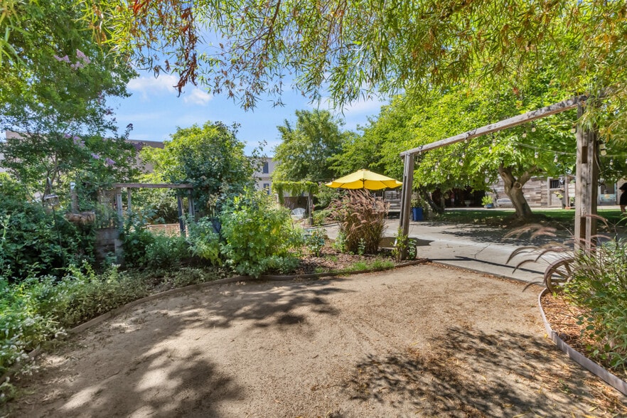 More Photos Of 9455 E Stockton Blvd, Elk Grove Specialty For Sale