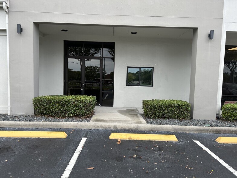 More Photos Of 4300 S Highway 27, Clermont Storefront Retail Office For Lease