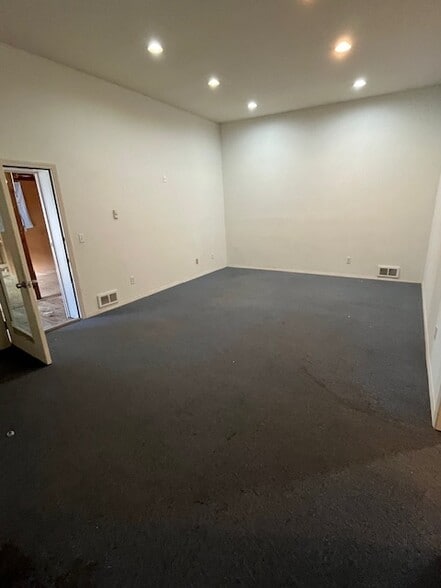 More Photos Of 9709 124th St E, Puyallup Specialty For Lease