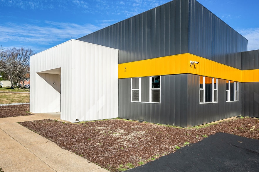 More Photos Of 500 1st Ave, Mount Pleasant Manufacturing For Lease