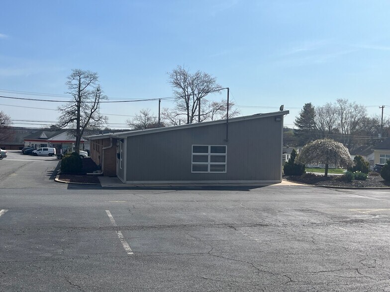 More Photos Of 721 N Bridge St, Elkton Storefront For Sale