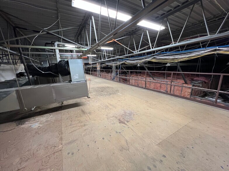 More Photos Of 2305 W Altorfer Rd, Peoria Light Manufacturing For Lease