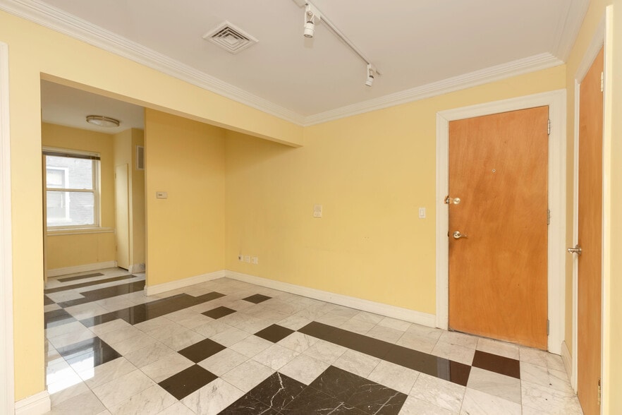 More Photos Of 3651 E Tremont Ave, Bronx Storefront Retail Residential For Lease