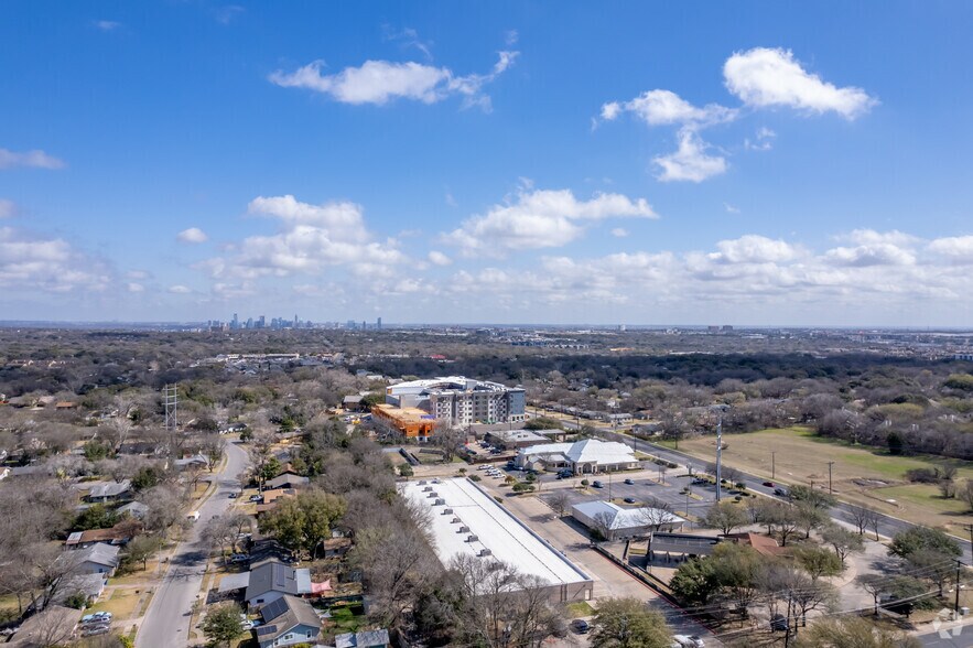 More Photos Of 724 Eberhart Ln, Austin Office For Lease