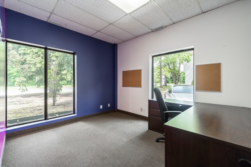 More Photos Of 2830 Boul Saint-Martin E, Laval Office For Lease