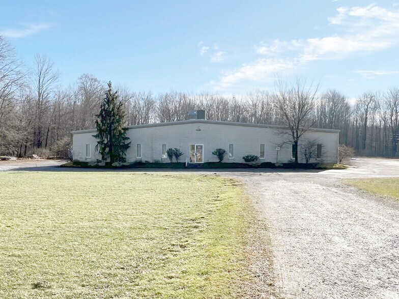 More Photos Of 7171 W Ridge Rd, Fairview Warehouse For Lease