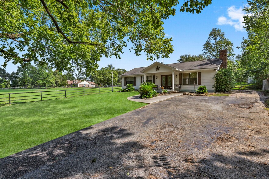 More Photos Of 19094 FM 2854 Rd, Montgomery Office Residential For Sale