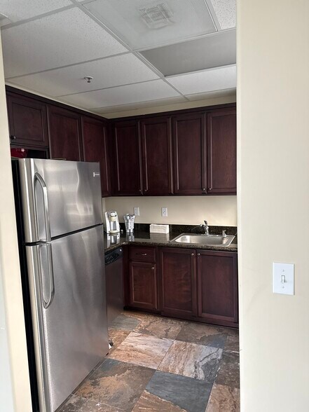 More Photos Of 5220 Neroly Rd, Oakley Self Storage For Lease