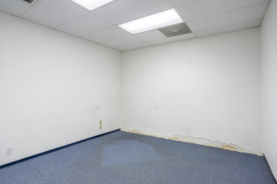 More Photos Of 1455 South St, Redding Flex For Sale