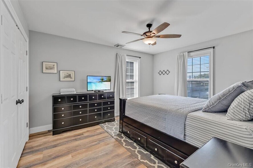 More Photos Of 365 Ann St, Newburgh Office For Sale