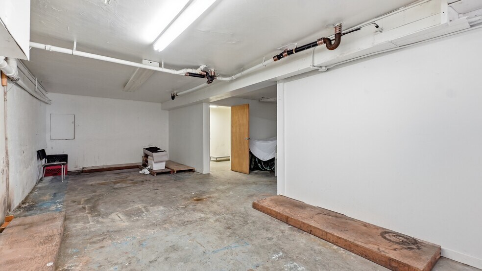 More Photos Of 409 Main St, El Segundo Storefront For Sale