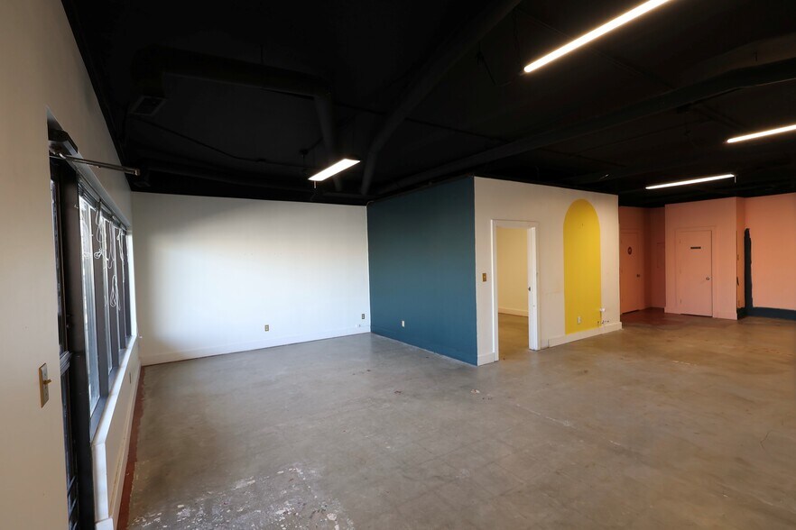 More Photos Of 2701-2745 Beaver Ave, Des Moines Unknown For Lease