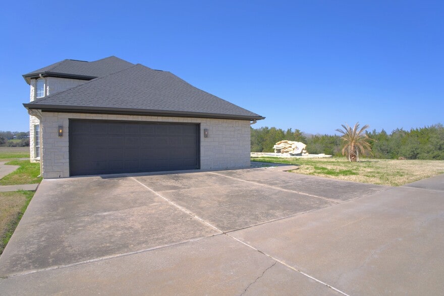 More Photos Of 2982 FM 2935, Brenham Flex For Sale