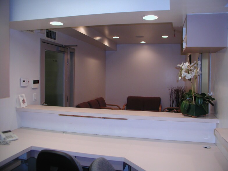 More Photos Of 5451 Laurel Canyon Blvd, Valley Village Medical For Lease