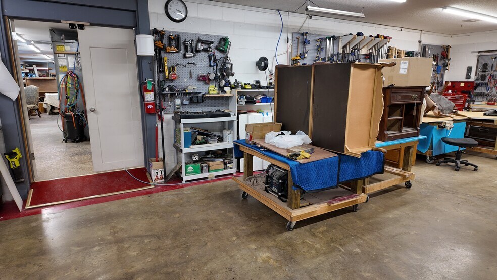 More Photos Of 5467 N Main St, Joplin Freestanding For Sale