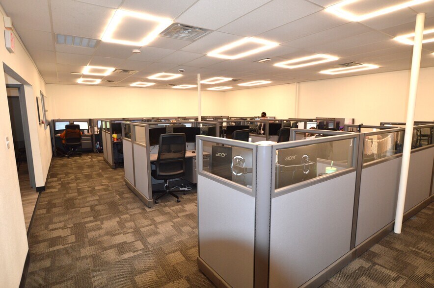 More Photos Of 202 W Davis St, Mesquite Office For Sale