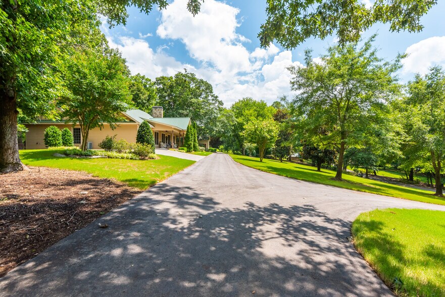 More Photos Of 565 Owens Gin Rd NE, Calhoun Lodge Meeting Hall For Sale