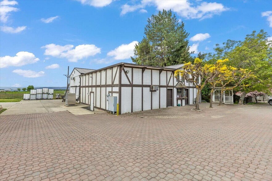 More Photos Of 500 S Bonair Rd, Zillah Winery Vineyard For Sale