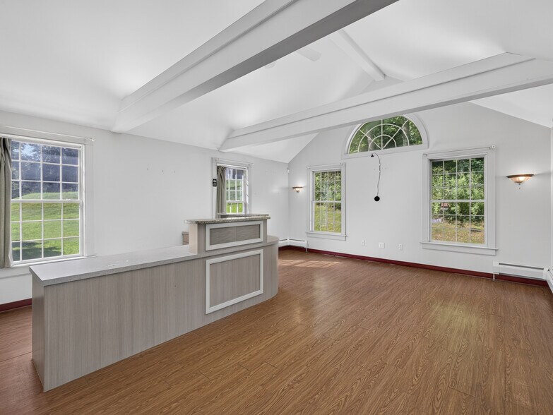 More Photos Of 1721 Saybrook Rd, Haddam Veterinarian Kennel For Sale