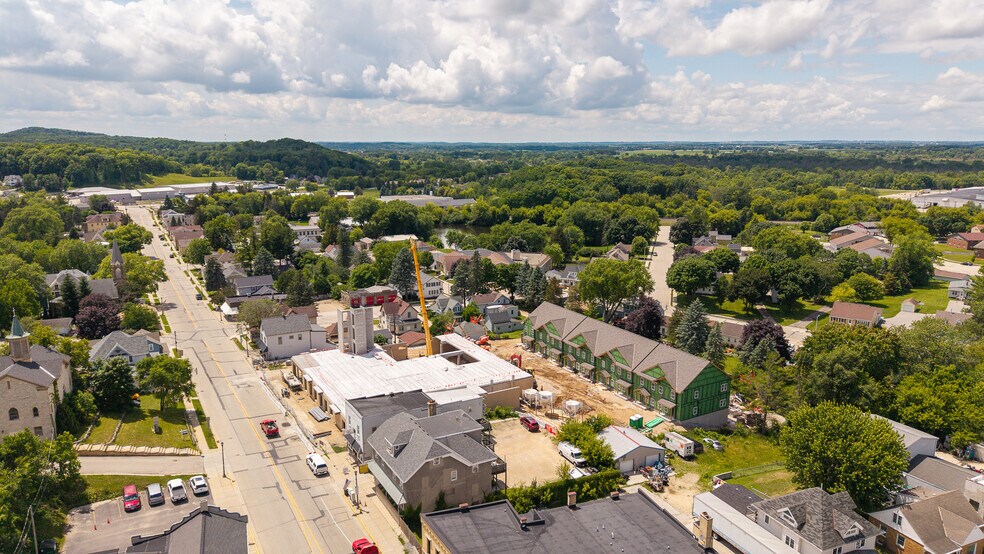More Photos Of 115 Kettle Moraine Dr S, Slinger Apartments For Lease
