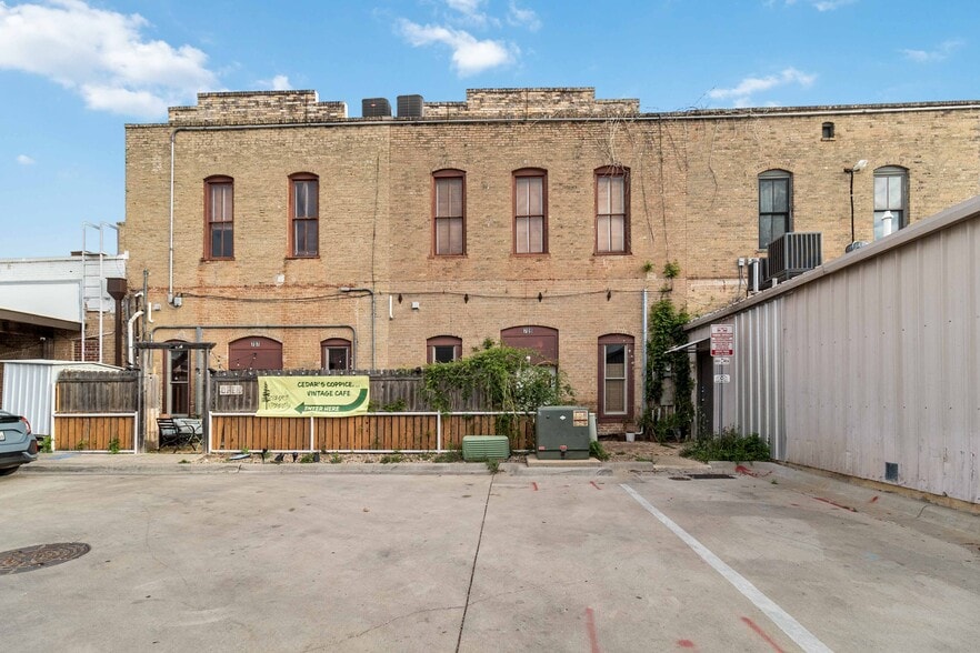 More Photos Of 709 Chestnut St, Bastrop Storefront Retail Residential For Sale