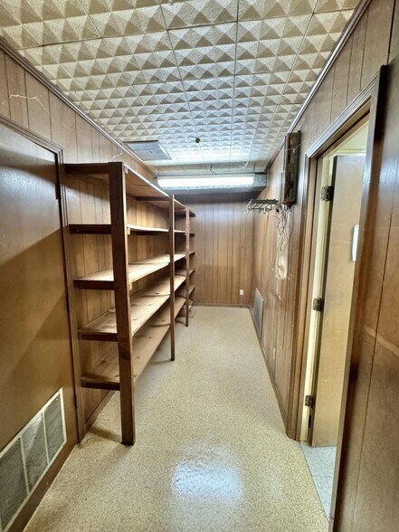 More Photos Of 803 9th St S, Columbus Warehouse For Lease